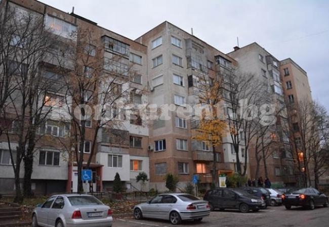 Разпродават имоти на клана Бузови