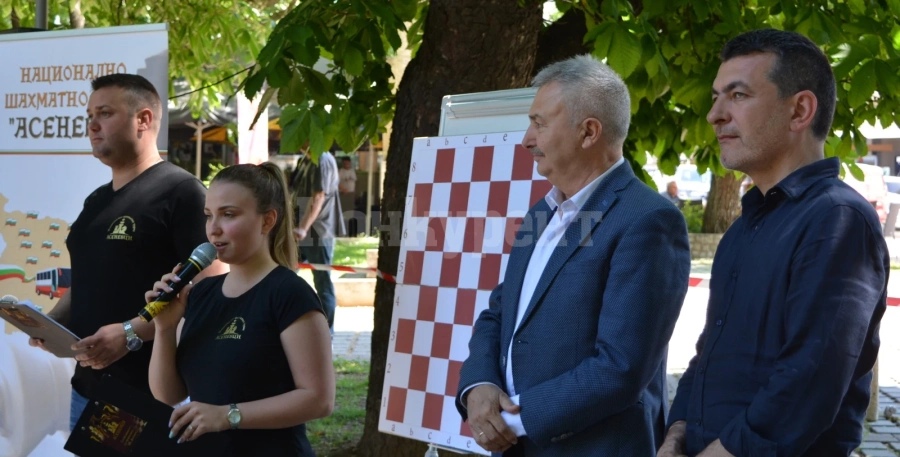 Шахматни шампиони проведоха урок за деца в Монтана