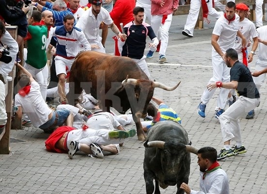 Шестима ранени след скоростно бягане пред бикове в Испания
