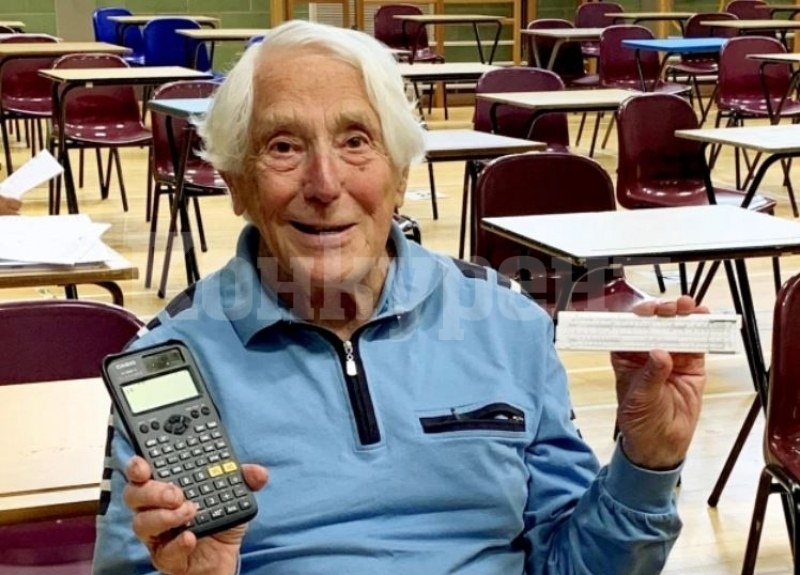 92-годишен ветеран от война се върна в училище, завърши с отличие