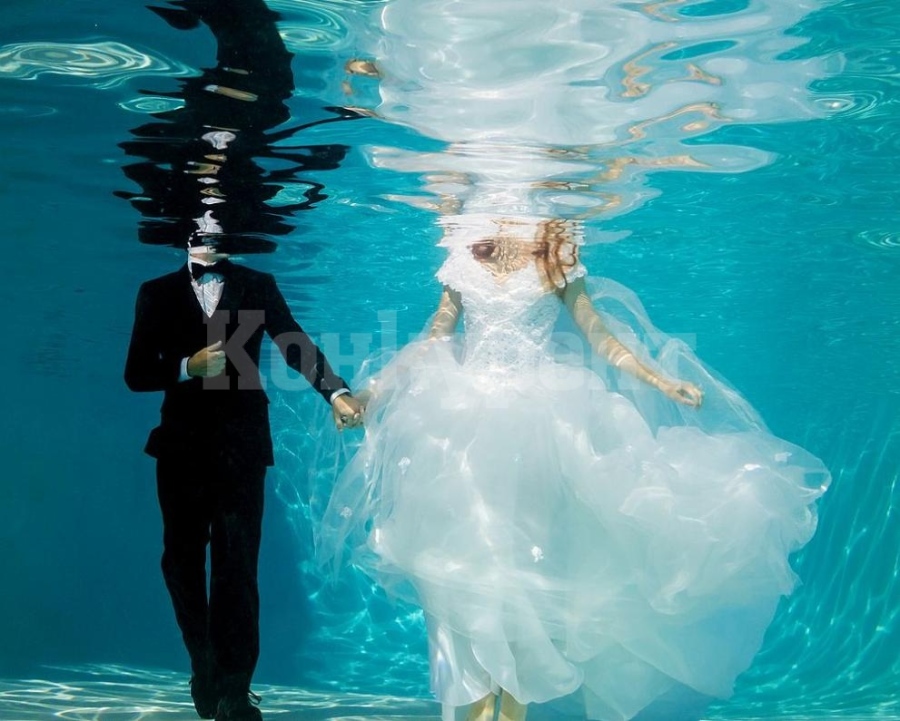 Подводна сватба: Младоженци си размениха клетви за вечна любов на дъното на морето край Алонисос