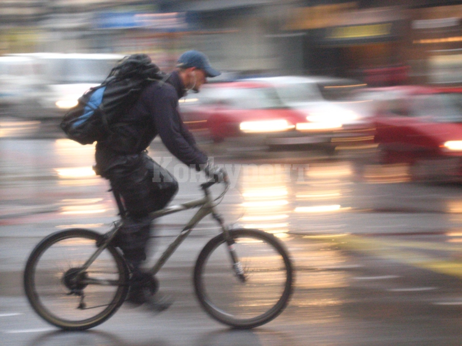 20-годишен с колело отмъкна чантата на жена, но го спипаха за нула време 