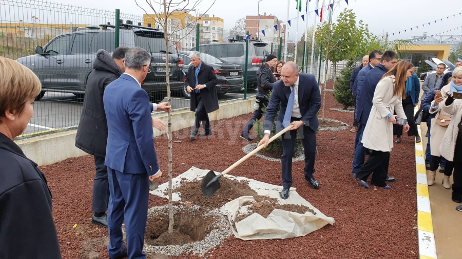Президентът Румен Радев откри завода на Теклас във Враца СНИМКИ + ВИДЕО