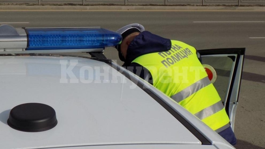 Задържаха шофьор и пътник за опит за подкуп на полицай в Софийско
