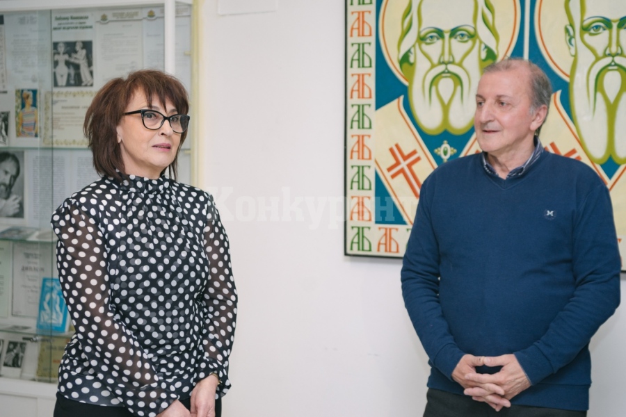 Цветолюб Цоков гостува с изложба живопис в Община Мездра