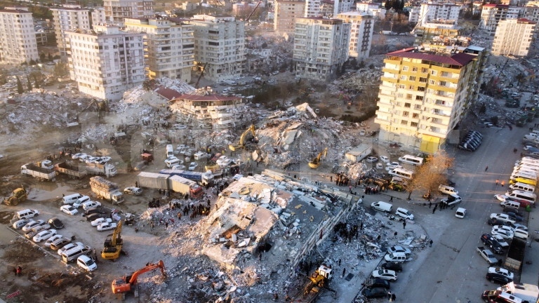 Как можем да помогнем на пострадалите от земетресението в Турция и Сирия