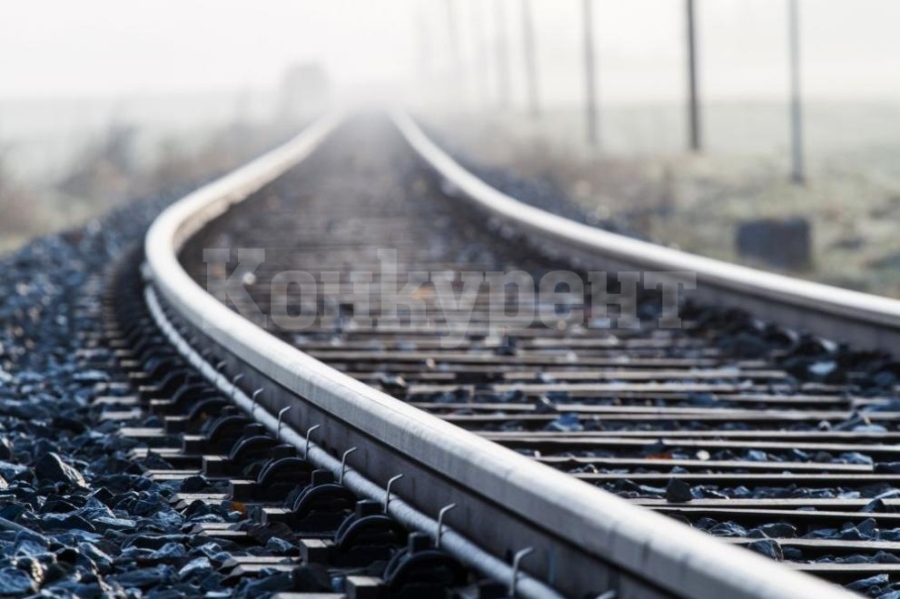 Инцидент с бързия влак Варна – София заради авария