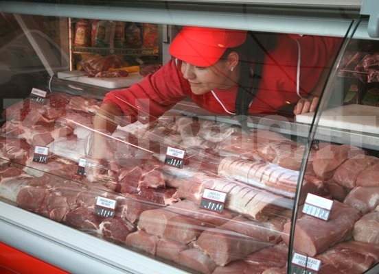 Свинското вече е по-евтино, но пържолите в магазините още са скъпи