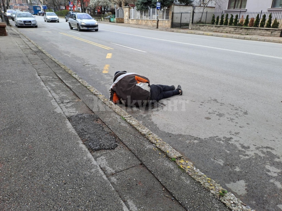 Мъж стряска врачани, легнал е на оживен булевард СНИМКИ+ВИДЕО