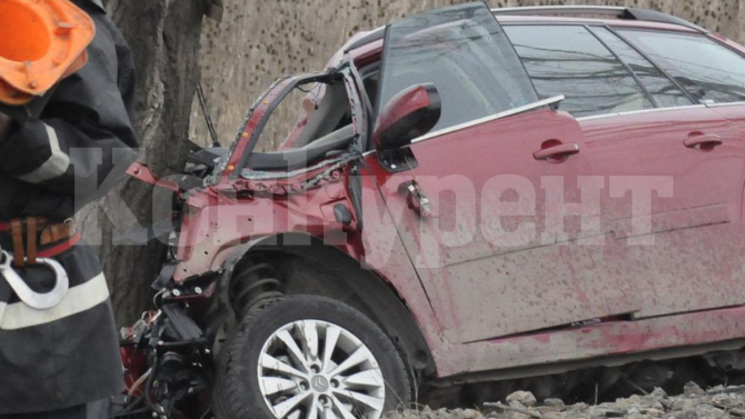 Инцидент във Врачанско! Пиян шофьор даде газ и заби колата си в крайпътни храсти, в болница е
