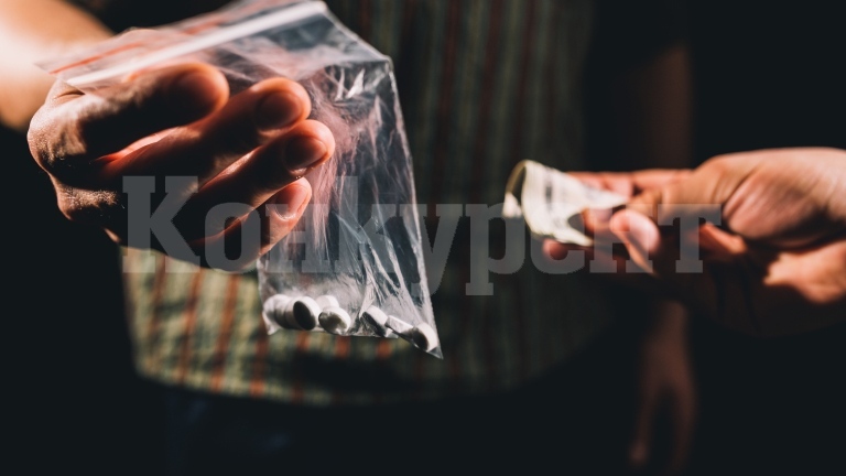 Закопчаха трима дилъри на дрога в Белоградчик 