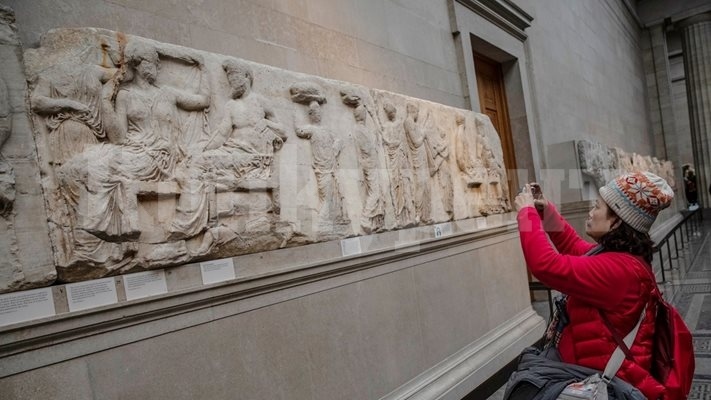 В Атина събират пари да платят на Лондон скулптурните групи от Партенона