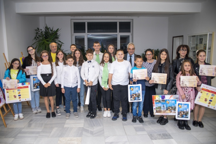 Наградиха призьорите в Общинския ученически конкурс в памет на Асен Босев, организиран от Община Мездра и от МКБППМН  