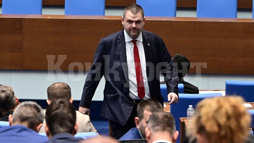 Делян Пеевски оглави самостоятелно парламентарната група на ДПС