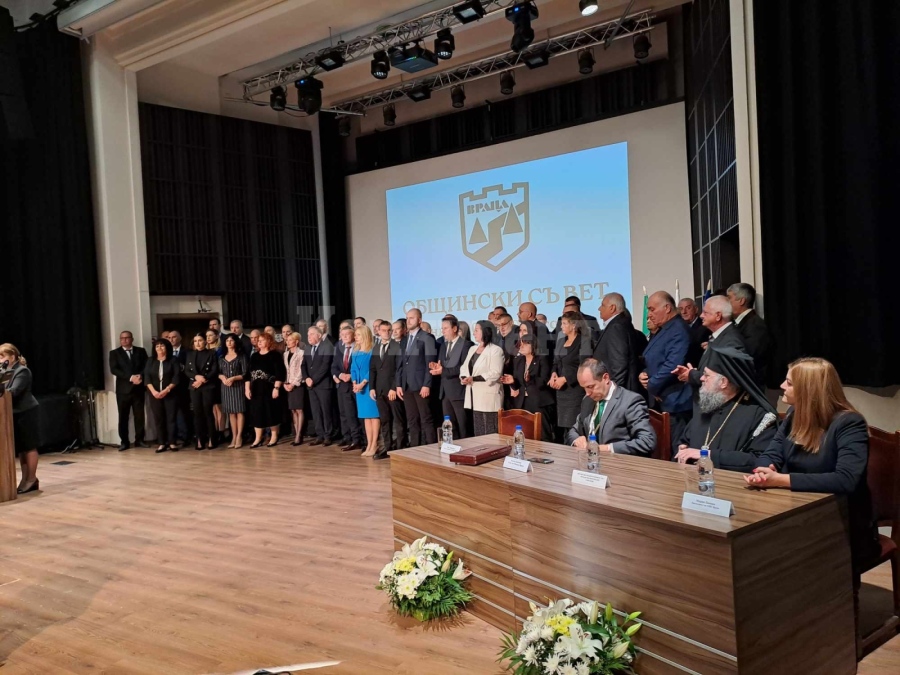Кметът Каменов, новите съветници и кметове на селата се заклеха във Враца СНИМКИ + ВИДЕО  