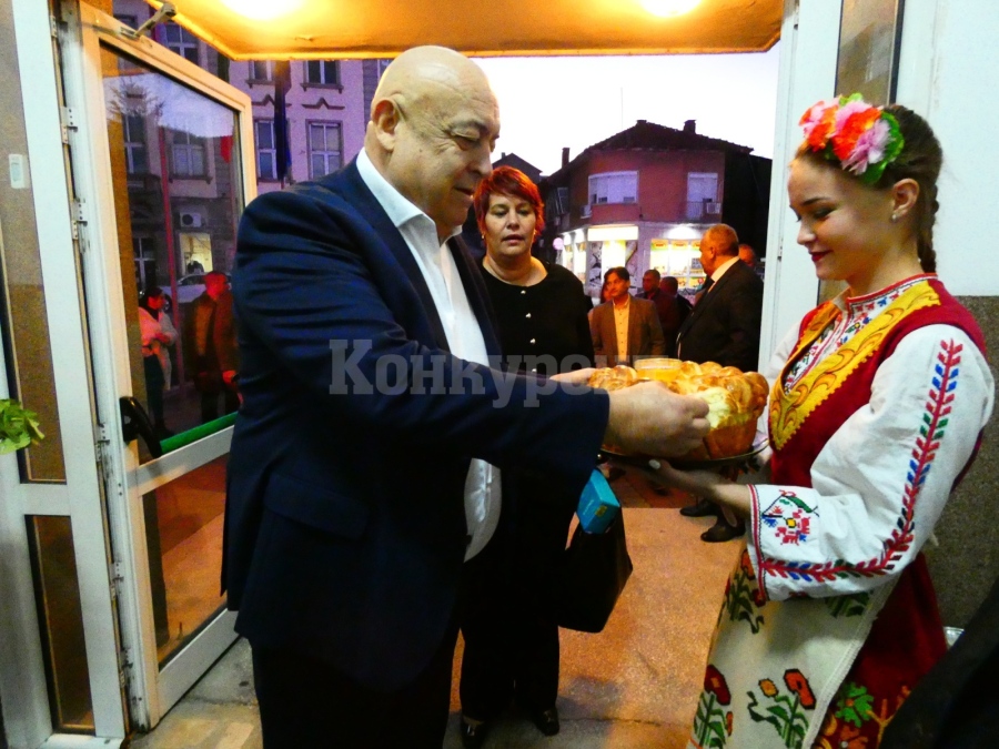Нови хора поеха властта в Лом