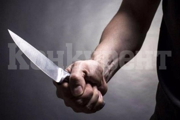 Двама непълнолетни заплашиха с нож 17-годишен в София, взели са телефона му и пари