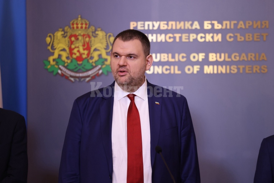 Делян Пеевски, председател на ПГ на ДПС: Г-н премиер, сняг онлайн не се чисти! Докажете, че сте такъв, като заедно с министрите слезете при бедстващите хора