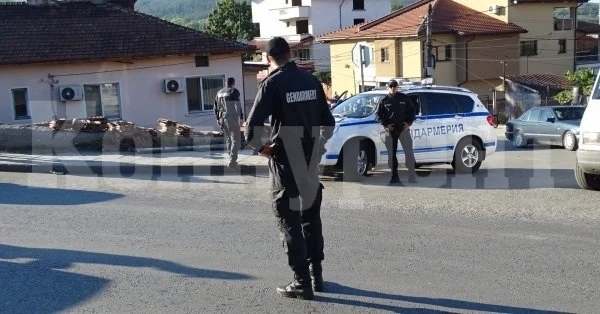 Жандармерия и полиция блокираха Белослатинско и...