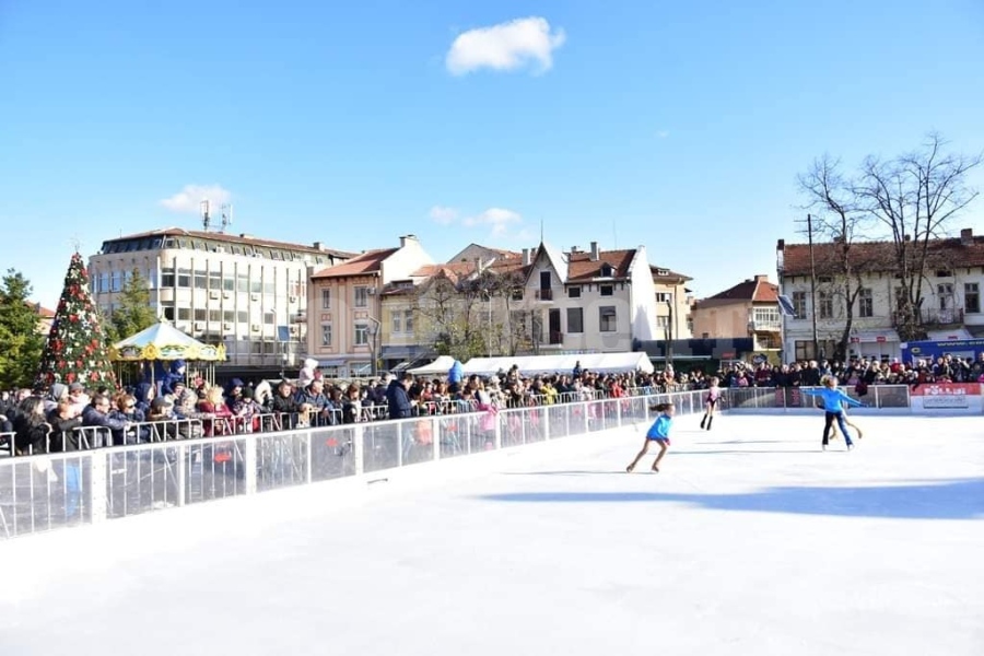 Броени дни до откриването на ледената пързалка във Враца