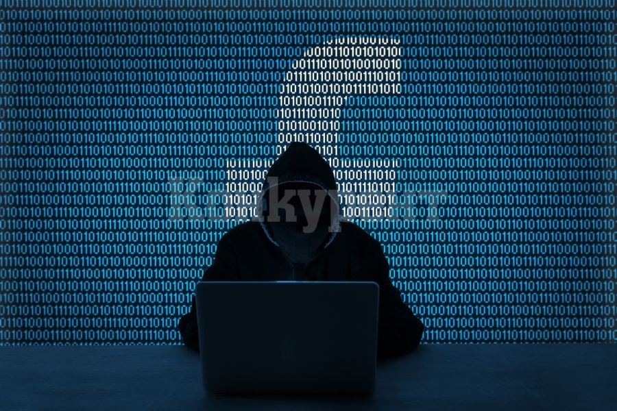 Млад мъж от Добрич и семейството му станаха жертви на хакер