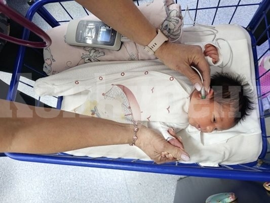Дариха апарат за изследване на слуха на новородените СНИМКА