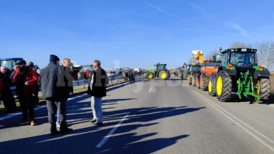 Протест на земеделци блокира пътя към Дунав мост 2