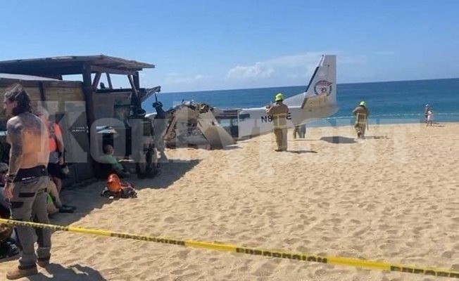 Самолет се разби на плаж в Мексико, има загинал