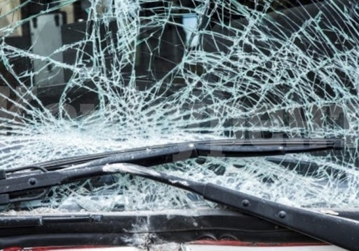 Жена хвърли камък и счупи стъклото на паркирана кола във Врачанско