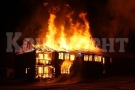 Пожар изпепели строяща се къща в Бързия