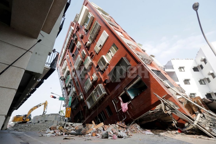 Броят на жертвите при земетресението в Тайван се увеличи до 13; стотици хора остават блокирани