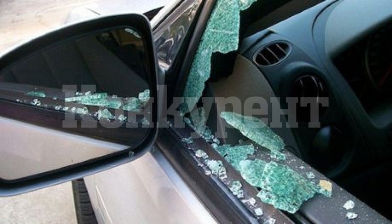 Вандал счупи стъкло на автомобил във Врачанско, хванаха го
