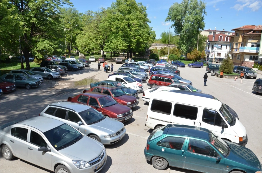 Пенсионер и 37-годишна правили секс на паркинг в Монтана, арестувани са