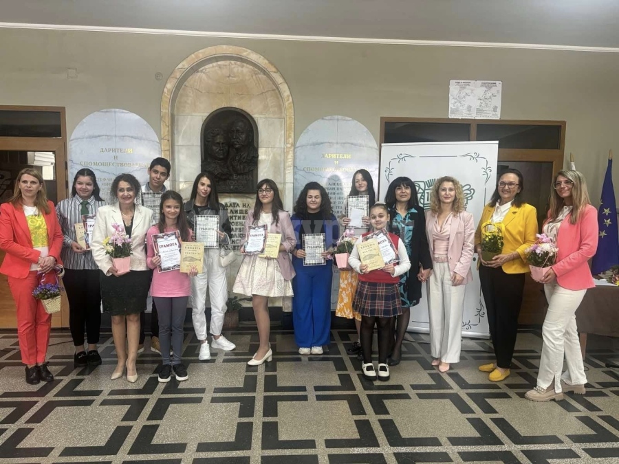 Наградиха отличените в литературен конкурс СНИМКИ