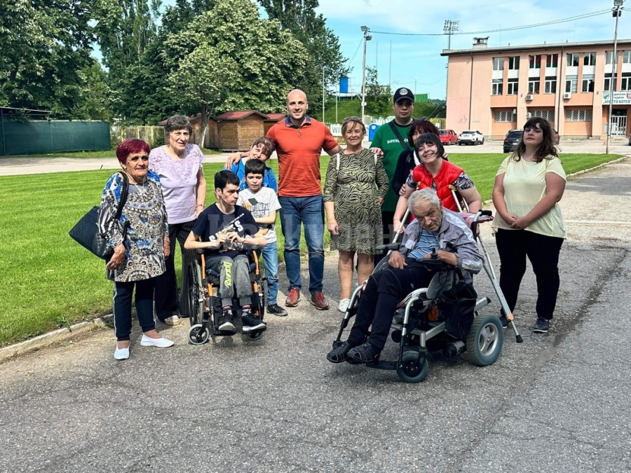 Каляската за хора със специални потребности ще гостува в общини във Врачанско СНИМКИ