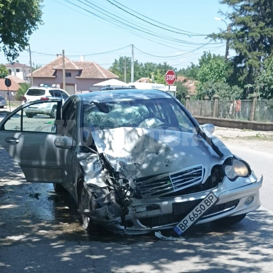 Тежка катастрофа в Гложене, моторист е починал СНИМКИ