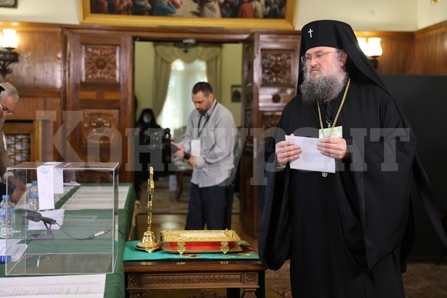 В Синодалната палата започна гласуването за избор на патриарх от делегатите на патриаршеския църковен събор