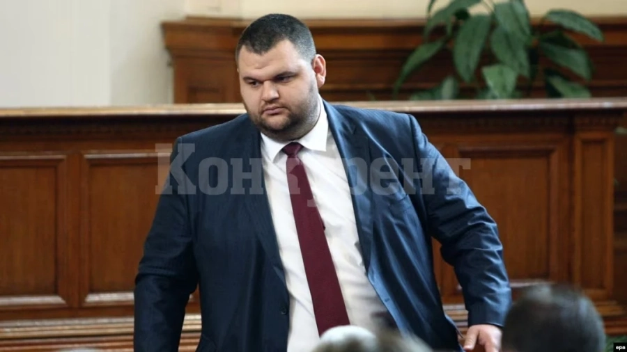 Делян Пеевски поиска оставките на командващия ВВС ген. Петров и шефа на авиобаза Граф Игнатиево ген. Русев