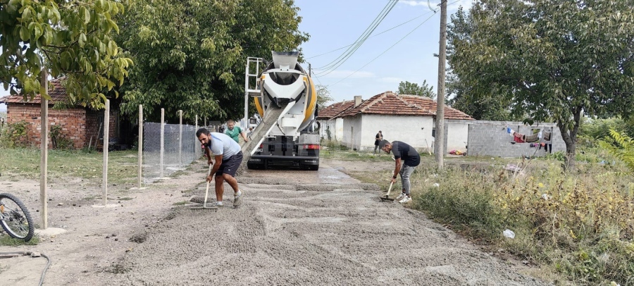 Бетонираха напълно централна улица в ромската махала в Бутан 