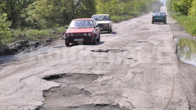 „Аз съм от Вършец“ пишат на министър заради пътя Вършец - Враца – Монтана