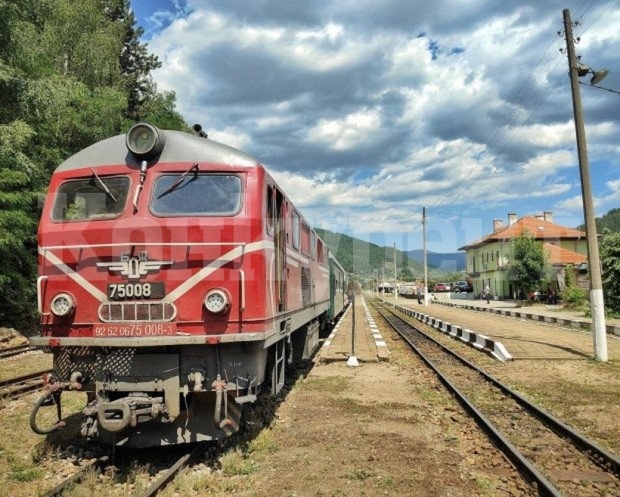 Смяната на часовото време ще засегне движението на влаковете   в нощта срещу неделя