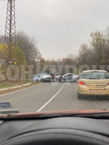 Полицай пострада в катастрофа тази сутрин край Мало Бучино