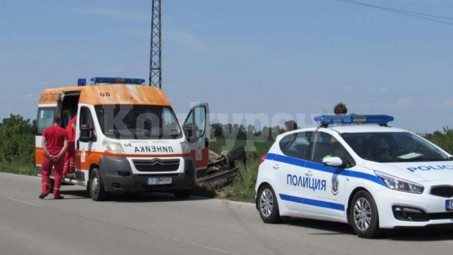 Пиян с „Голф“ блъсна колоездач и се заби в стълб