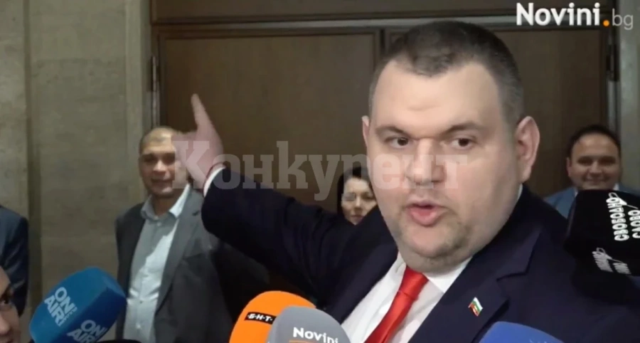 Пеевски: Чакат кума да кацне, тогава ще има силно \