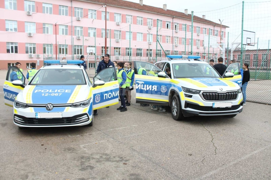 Детски полицейски управления са открити в две училища в град Лом  