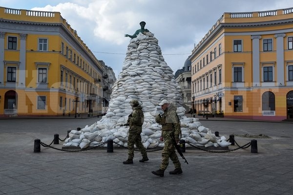 Силен взрив тази сутрин  в Одеса - градът и областта са атакувани с ракети, съобщи кметът