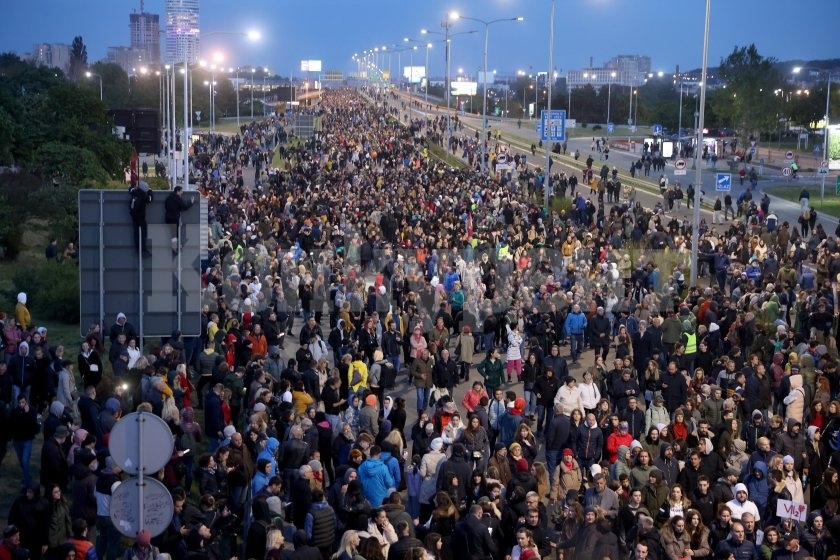 Масов протест в Сърбия: Властта е обвинена в корупция, довела до трагедията в Нови Сад