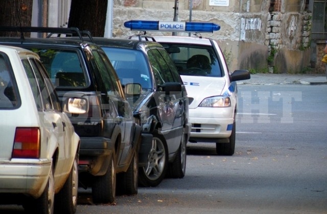 Обявиха за общодържавно издирване „Мерцедес“, откраднат от паркинг в Монтана