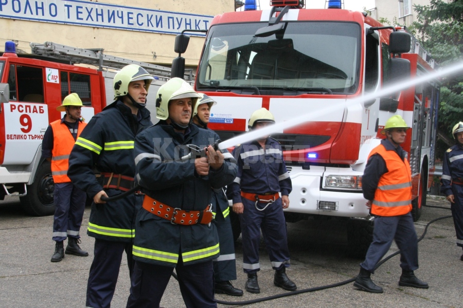 В Северозапада се търсят пожарникари