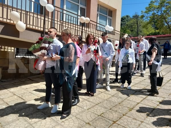 Удари последният звънец за дванадесетокласниците в град Белоградчик